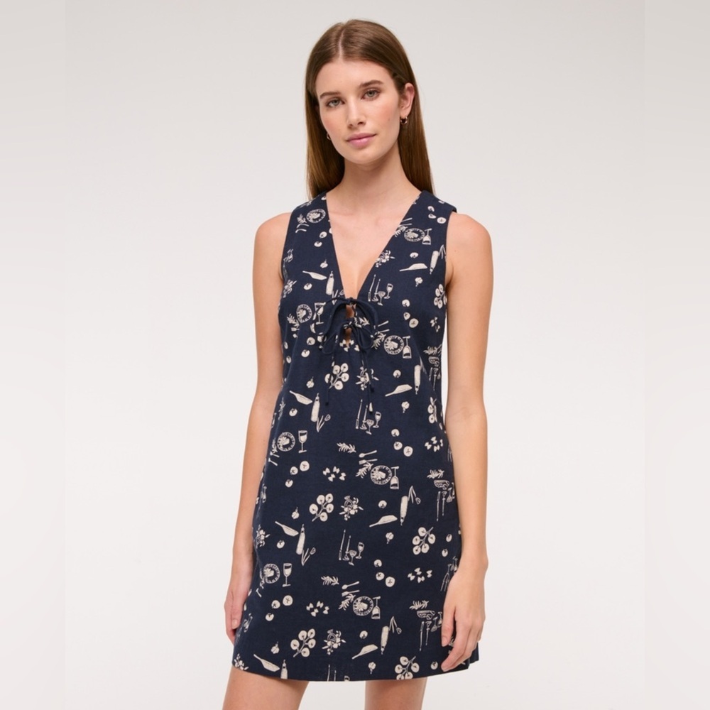 Abercrombie & Fitch Linen-Blend Tie-Front Mini Dress in Navy Patten 🍷🍝🍅 - Picture 2 of 13